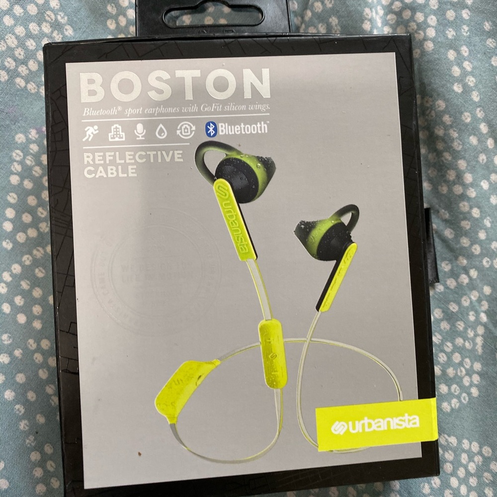 WIRELESS HEADSETS! NWT!
